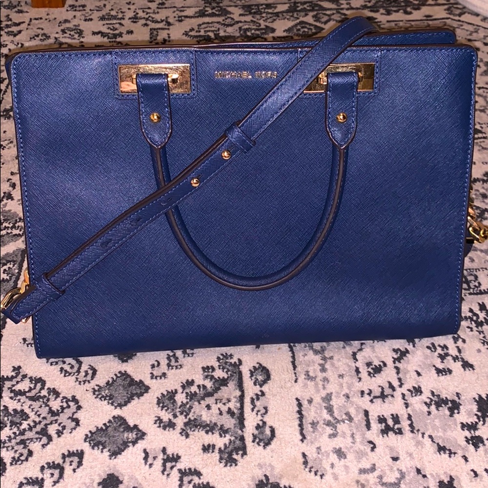 ***SOLD*** Michael Kors Navy Chain Strap tote - Picture 1 of 4